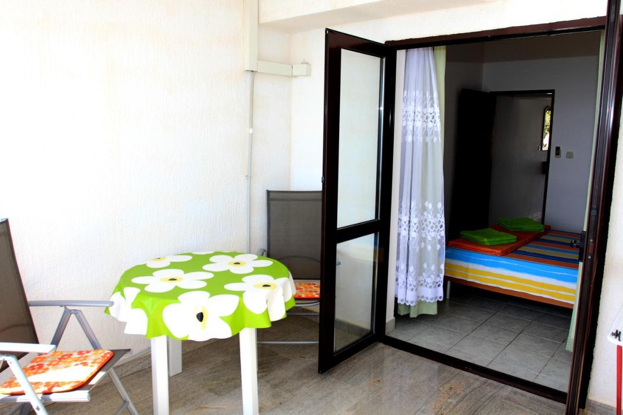 Apartments By The Sea Mandre, Pag - 8655 Kolan Exterior foto
